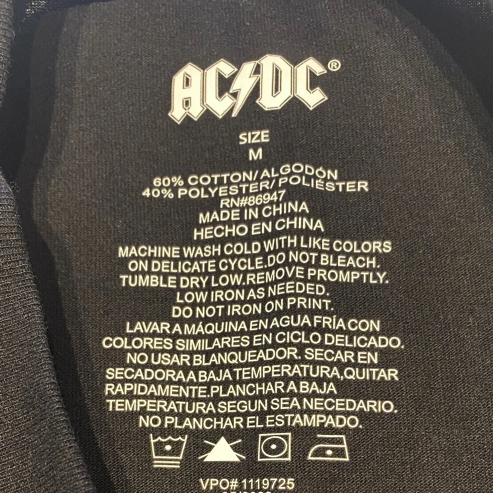 AC/DC Women’s Black Graphic Cropped T-Shirt NWT